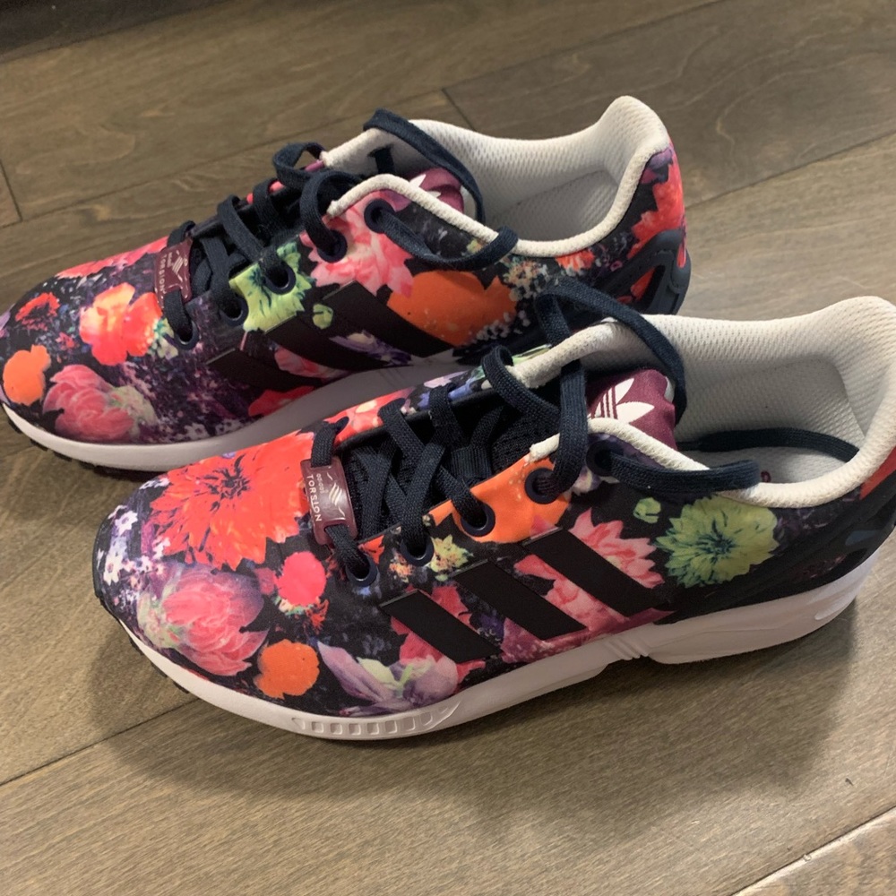 Adidas ortholite blue with red flowers. sneaker worn once size 4 1/2.
